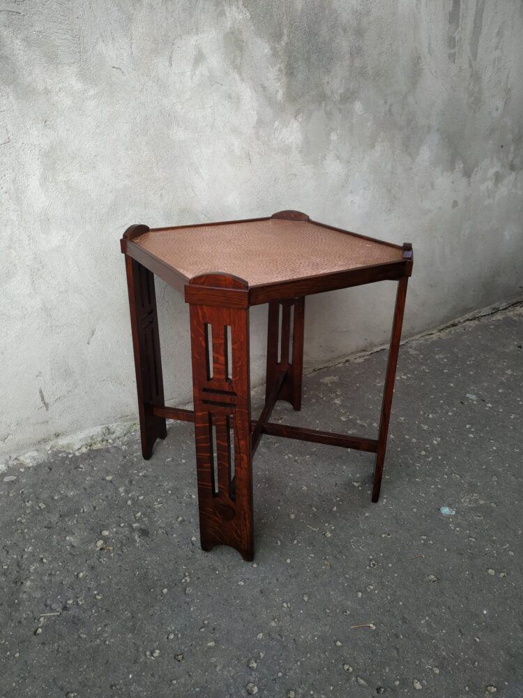Stolik art deco z miedzianym blatem
