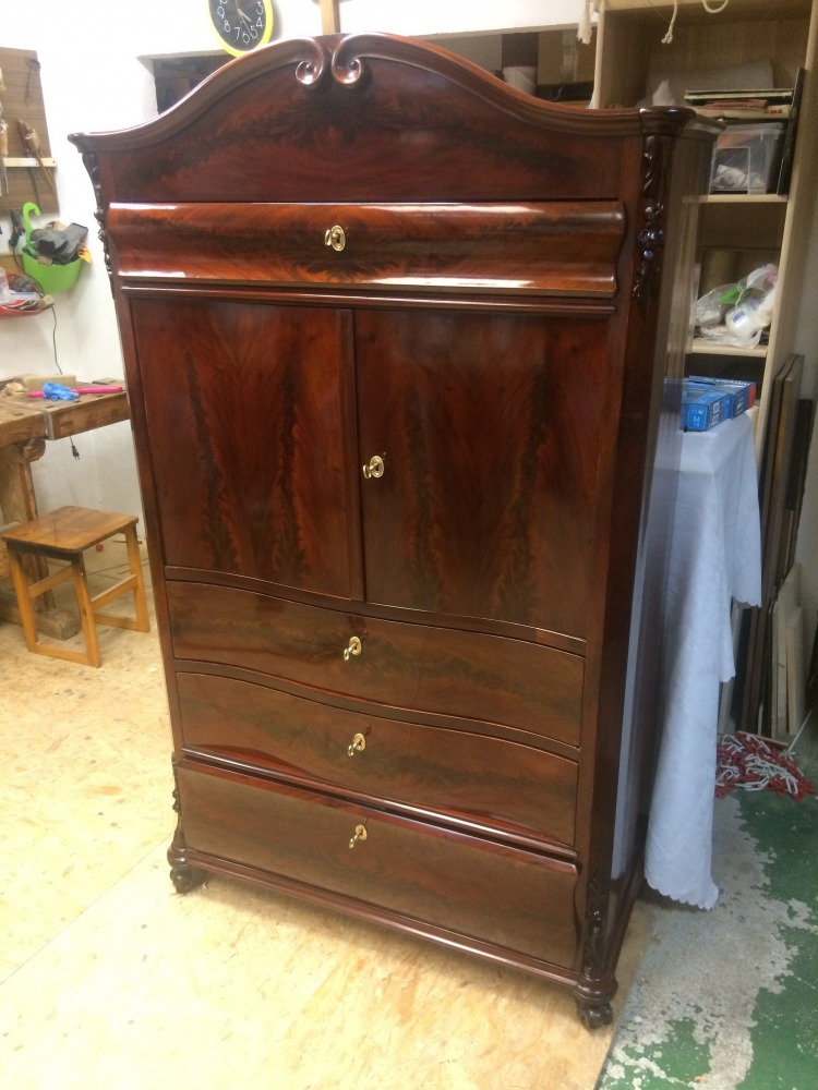 Szafka w stylu Ludwika Filipa