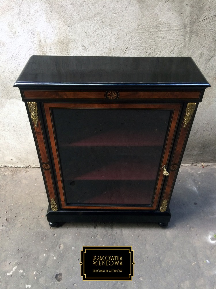 Witrynka Boulle inkrustacja