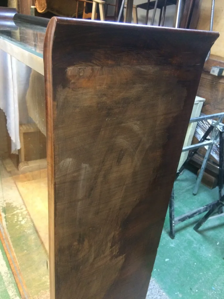 Witryna J-143 z zestawu „Tulipan” projekt Jindřich Halabala, przed renowacją