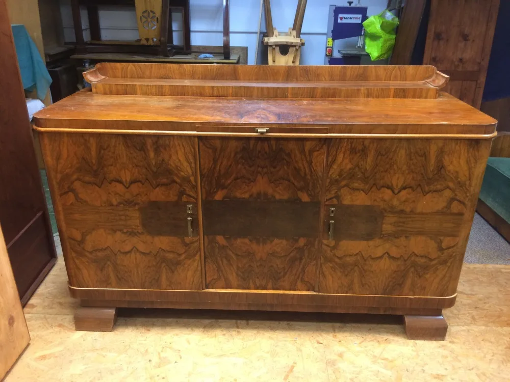 Bufet Art Deco, lata 20. XX wieku przed renowacją