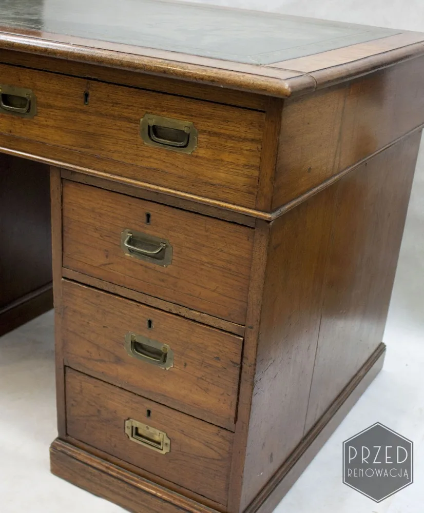 Biurko wojskowe (military/pedestal desk) przed renowacją