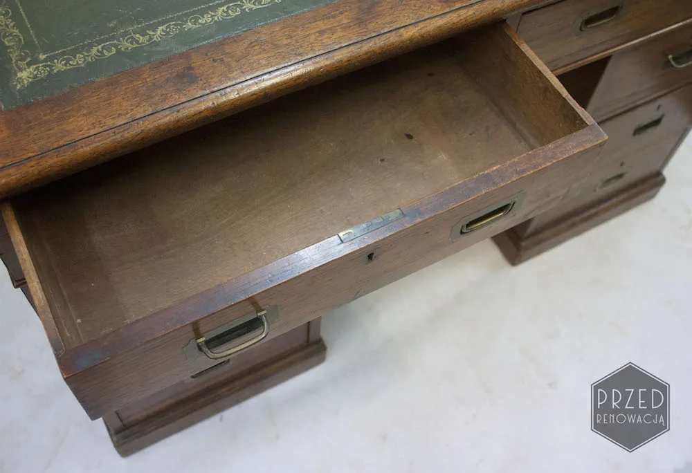 Biurko wojskowe (military/pedestal desk) przed renowacją