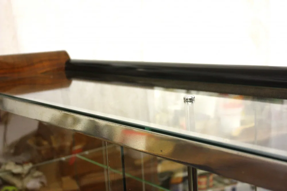 Witryna J-143 z zestawu „Tulipan” projekt Jindřich Halabala