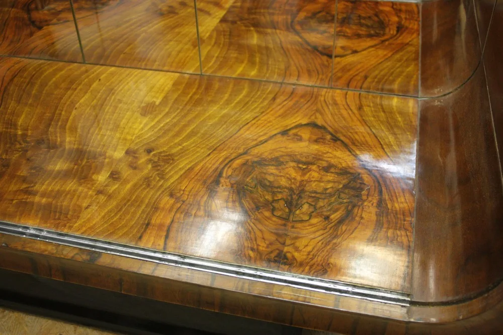 Witryna J-143 z zestawu „Tulipan” projekt Jindřich Halabala