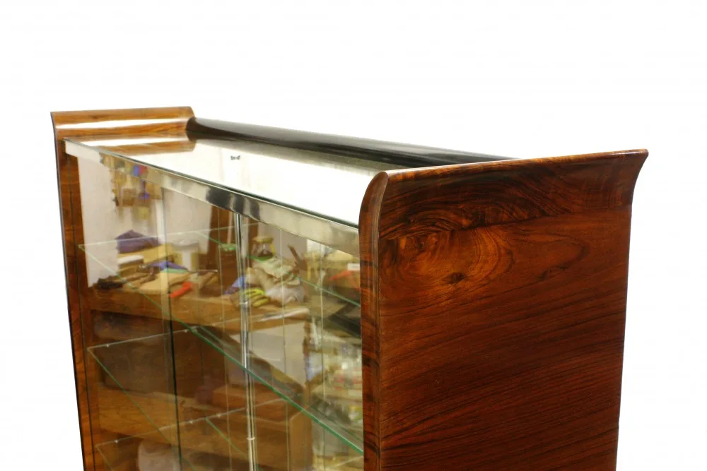 Witryna J-143 z zestawu „Tulipan” projekt Jindřich Halabala