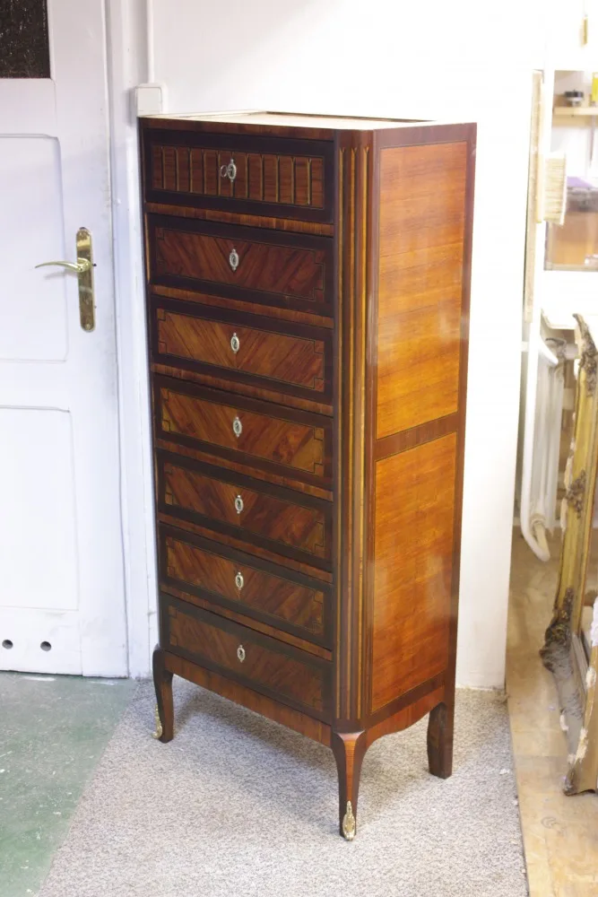 Szyfoniera (bieliźniarka)