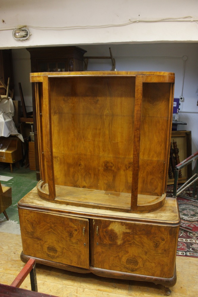 Serwantka w typie art deco, lata 50. XX wieku, przed renowacją