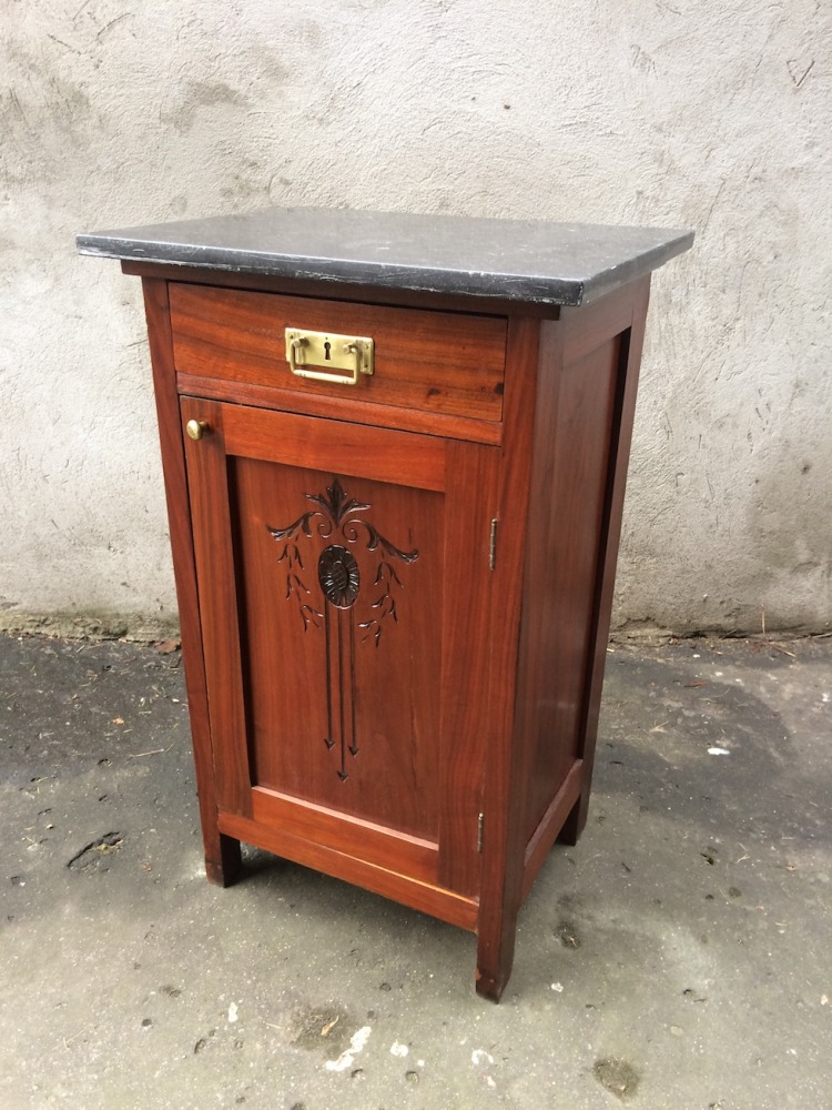 Szafka secesyjna po renowacji