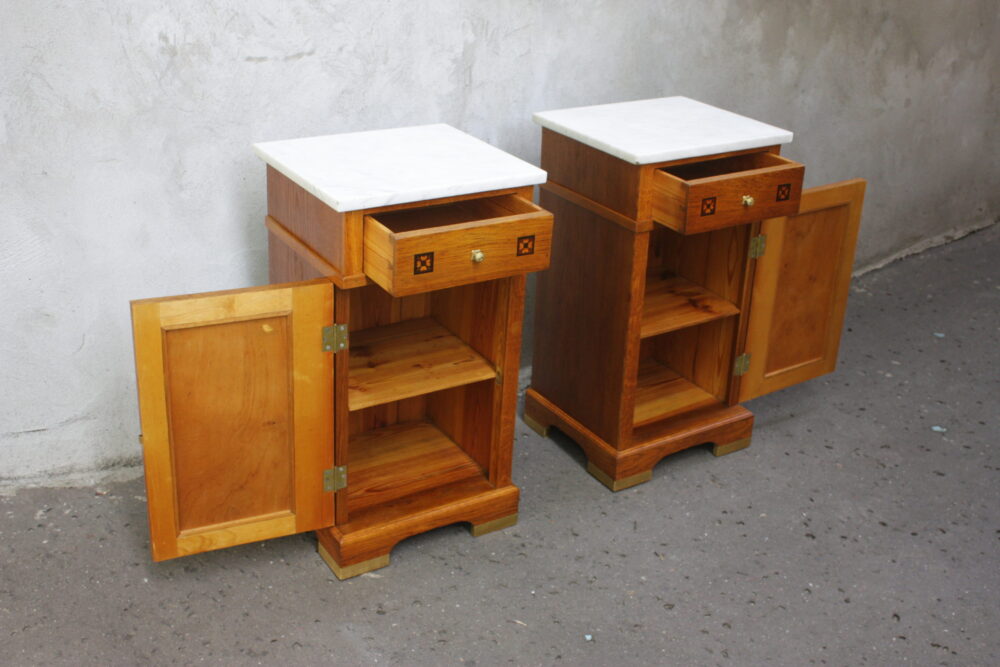 Para szafek nocnych z kompletu mebli do sypialni w stylu secesji geometrycznej