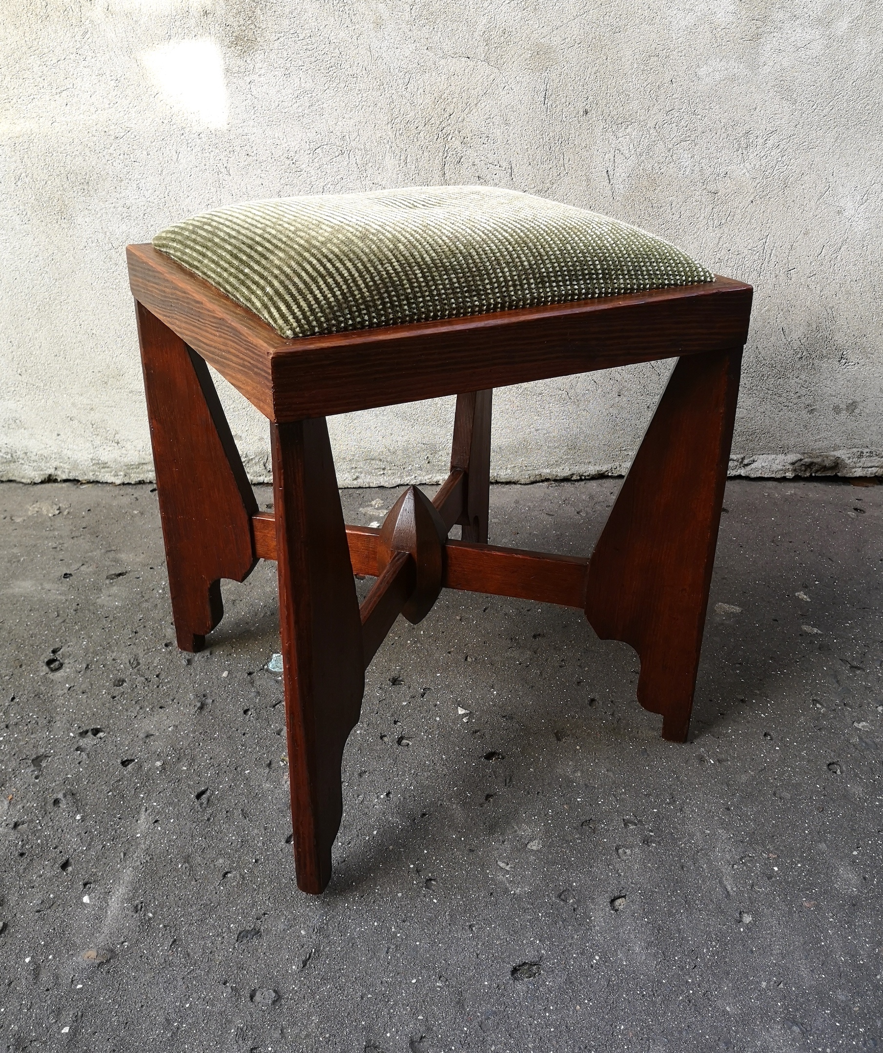 Taboret proj. Wojciech Jastrzębowski