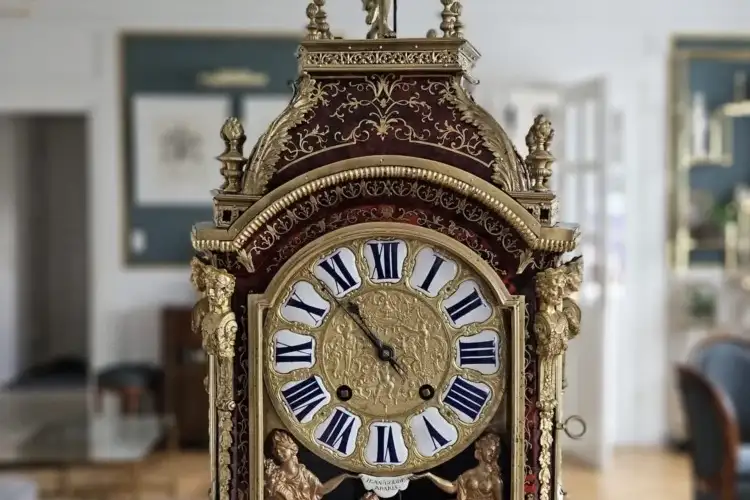 Zegar_z_markieteria_mechanizm_Jean_Godde_laîné_okolo_1720-30